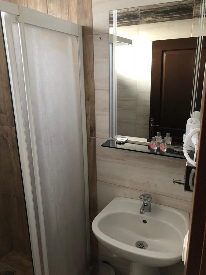 Gulistan Hotel Zara Esterno foto
